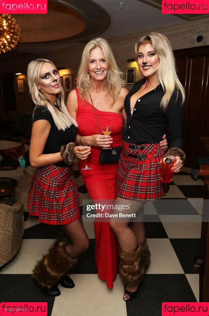 Penny Lancaster Onlyfans Photo Gallery